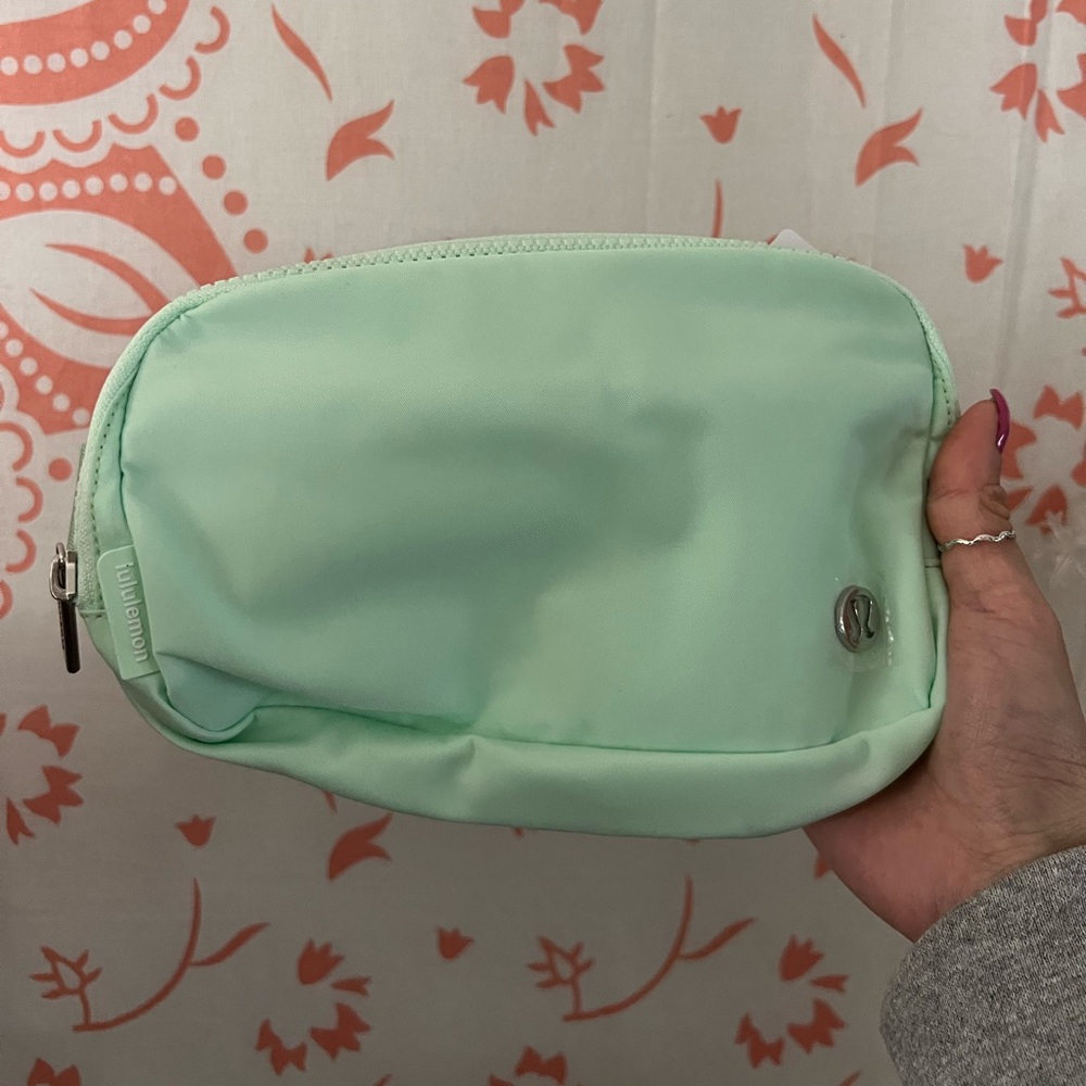BRAND NEW WITH TAGS! LULULEMON ATHLETICA everywhere belt bag - mint moment